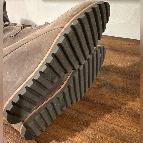 UGG waterproof lace-up booties in light brown - Picture 4 of 7